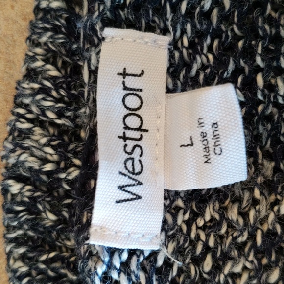 NWOT Westport Women's Blue and White Knit Sweater with Cutout Bottom and Sleeves - Picture 4 of 5